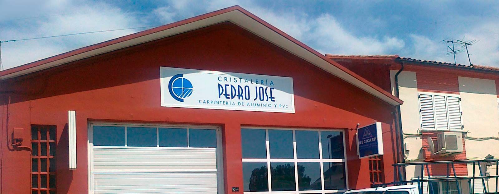 Cristalería Pedro José, S.C. fachada de carpintería
